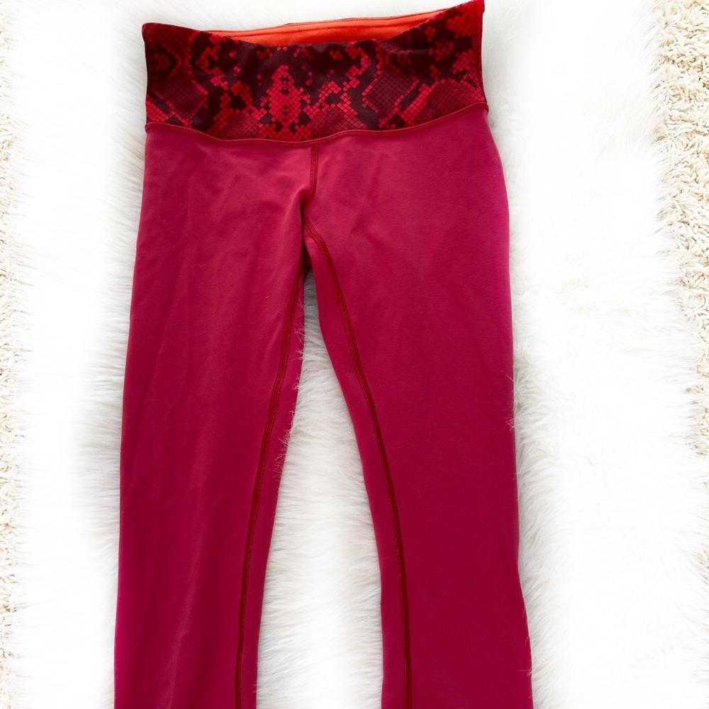 LuLuLemon Wunder Under Reversible Red Leggings 4 - Picture 2 of 5
